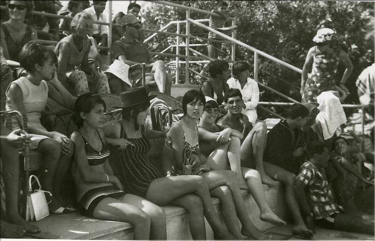 à la piscine